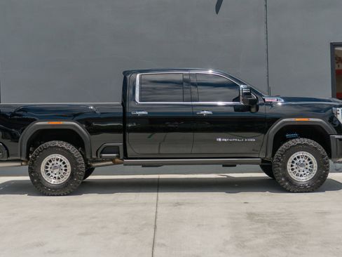Used 2025 GMC Sierra 2500 Denali w/ Denali Reserve Package AWD/4WD image 6