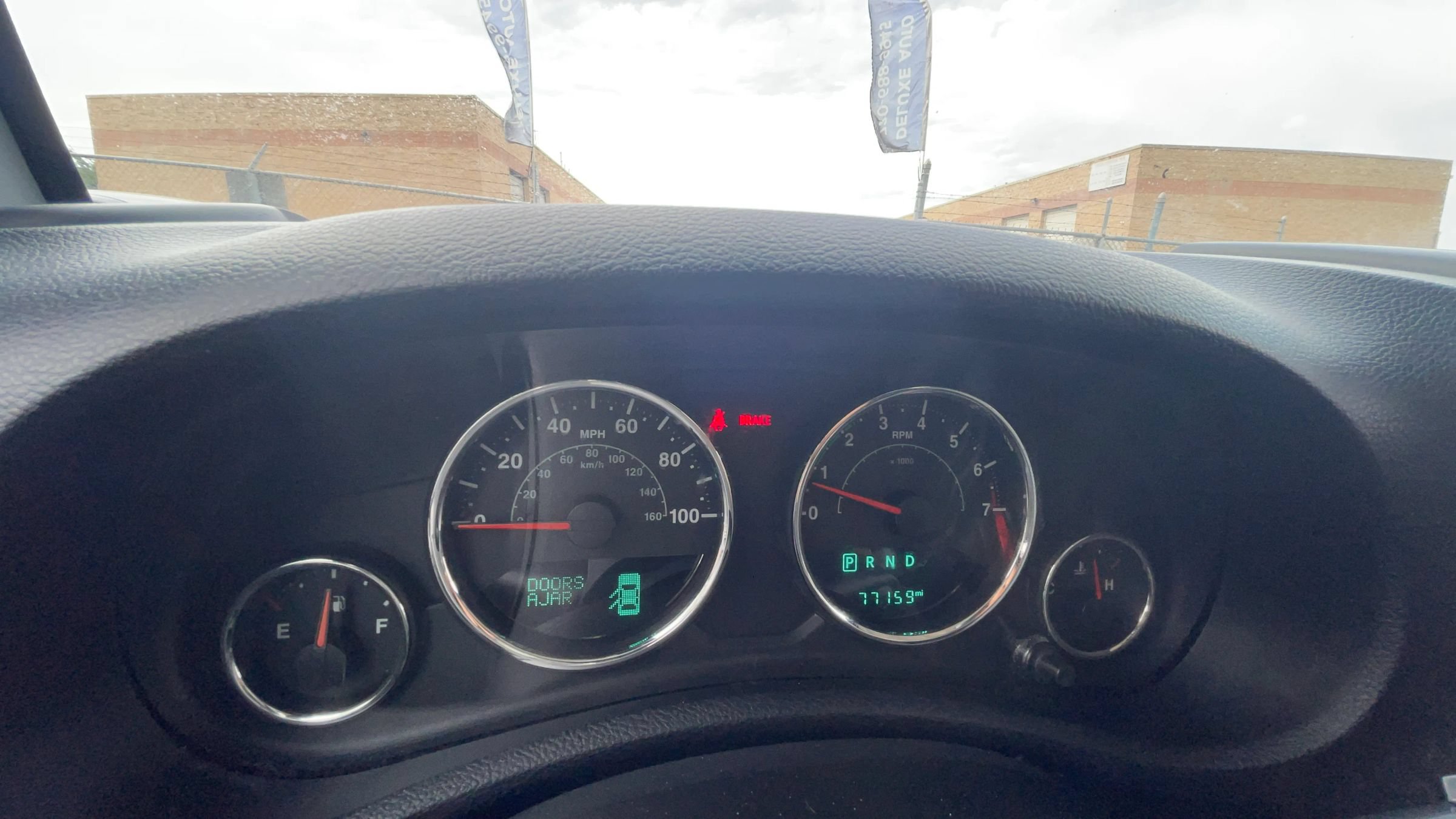 Used 2015 Jeep Wrangler Unlimited Sahara w/ Connectivity Group AWD/4WD image 11