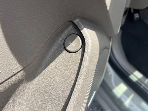 Used 2018 Chevrolet Cruze LT w/ Sun And Sound Package FWD image 28