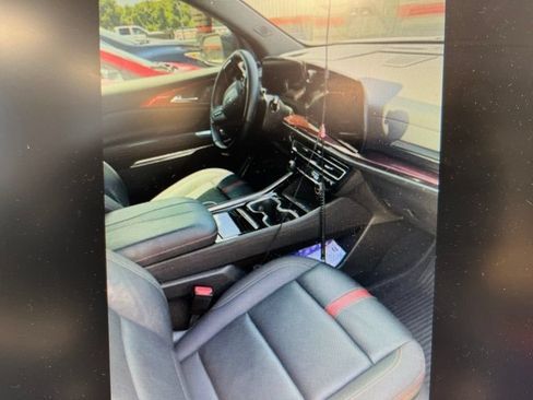 Used 2025 Chevrolet Traverse RS w/ LPO, Floor Liner Package FWD image 8