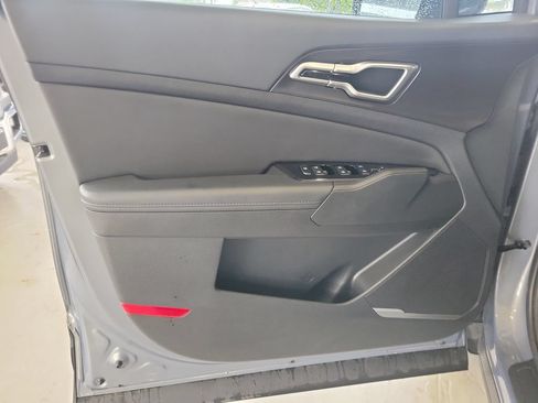 Used 2025 Kia Sportage EX FWD image 15
