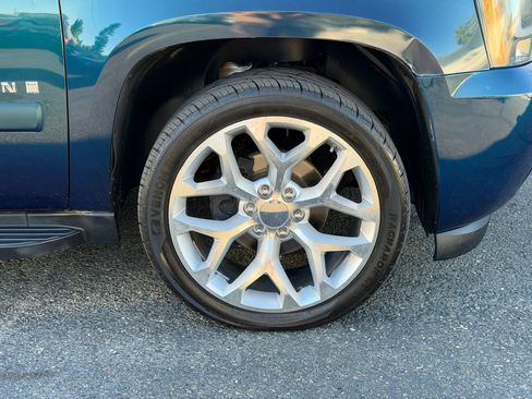 Used 2007 Chevrolet Suburban LTZ w/ LTZ Preferred Equipment Group AWD/4WD image 15