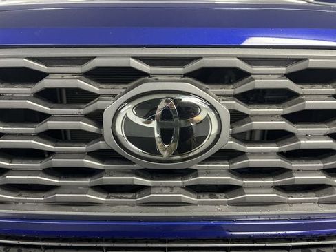 Used 2022 Toyota Tacoma TRD Sport w/ TRD Premium Sport Package AWD/4WD image 31