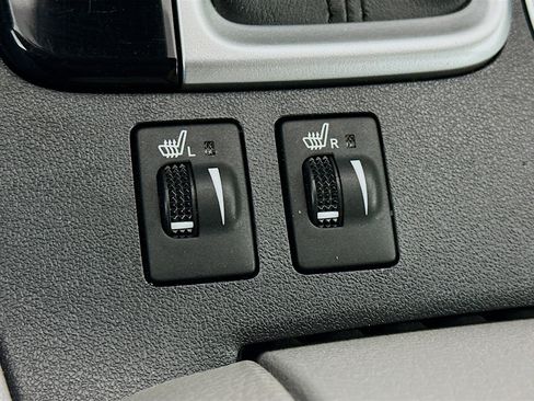 Used 2019 Toyota Highlander XLE image 26