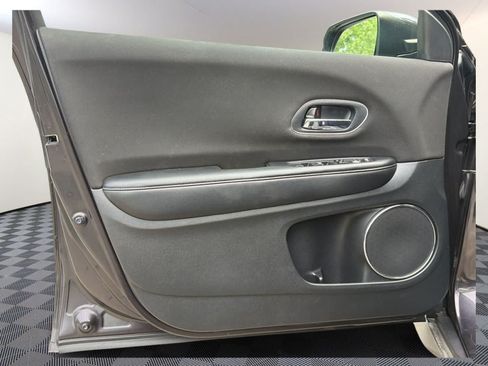 Used 2018 Honda HR-V EX image 8