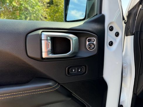 Used 2024 Jeep Wrangler Unlimited Sahara AWD/4WD image 12