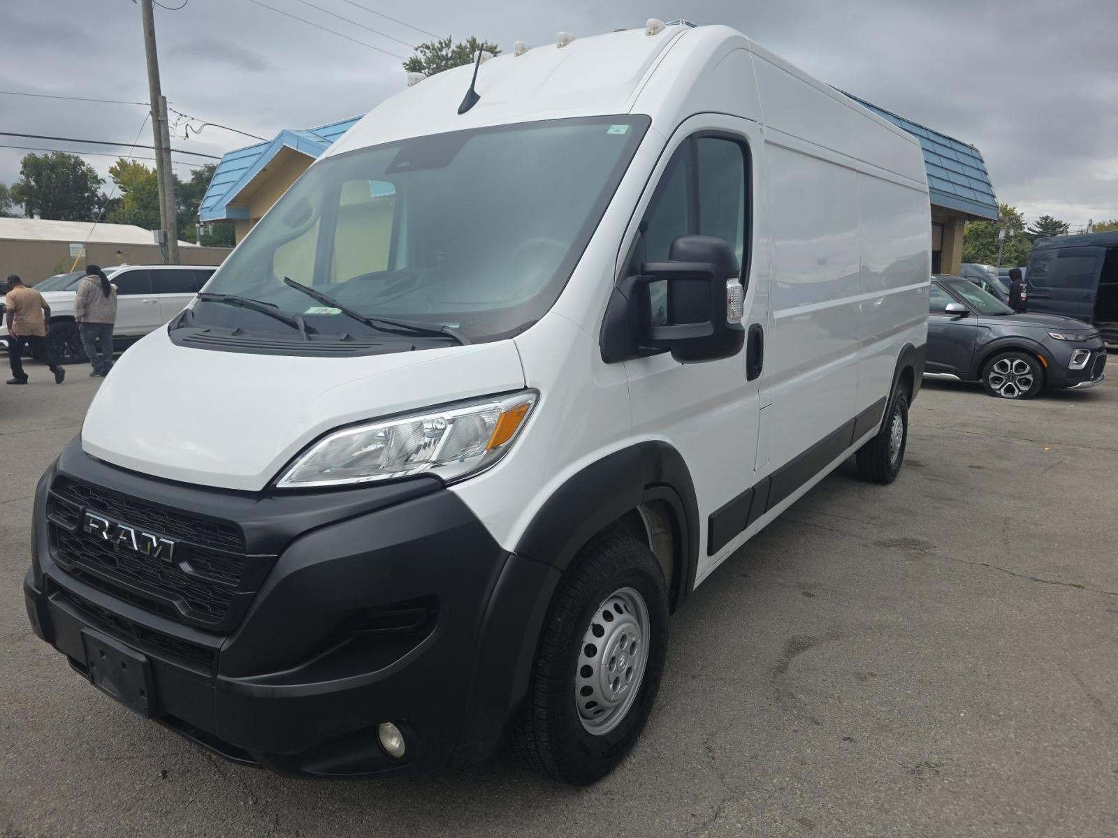 Used 2024 RAM ProMaster 2500 w/ Convenience Group FWD image 2
