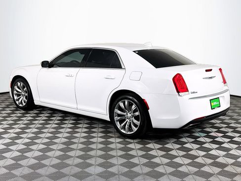 Used 2020 Chrysler 300 Touring w/ Chrome Appearance Package RWD image 6