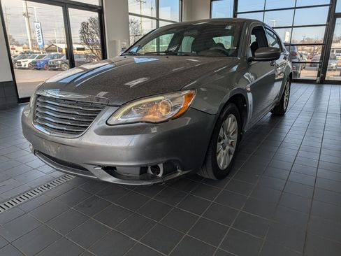 Used 2012 Chrysler 200 LX image 4