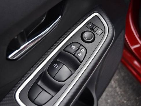 New 2025 Nissan Versa SR w/ Trunk Package image 9