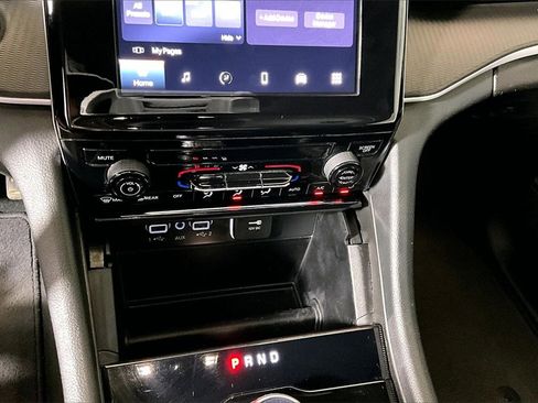 Used 2023 Jeep Grand Cherokee Laredo X image 25