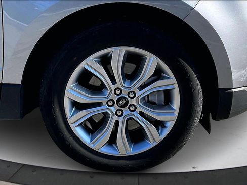 Used 2024 Ford Edge Titanium image 33