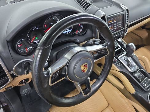 Used 2016 Porsche Cayenne image 4