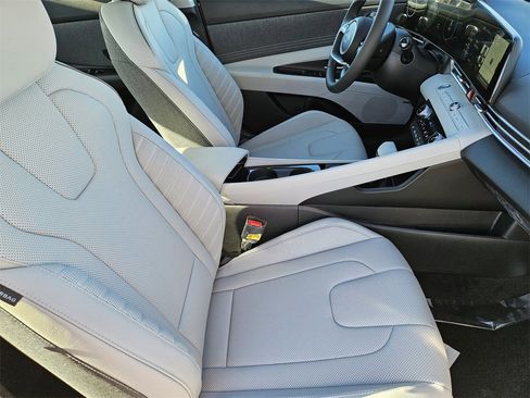 New 2025 Hyundai Elantra Limited image 15