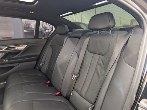 Used 2019 BMW 740i w/ Executive Package image 8