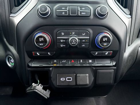 Used 2021 Chevrolet Silverado 1500 LT AWD/4WD image 23