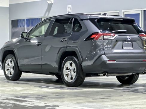 Used 2021 Toyota RAV4 XLE w/ Convenience Package image 3