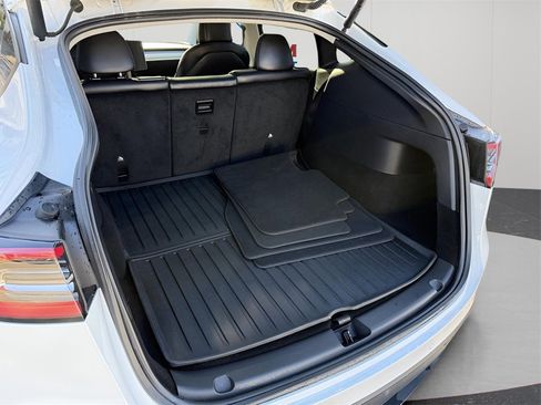 Used 2021 Tesla Model Y Long Range image 25