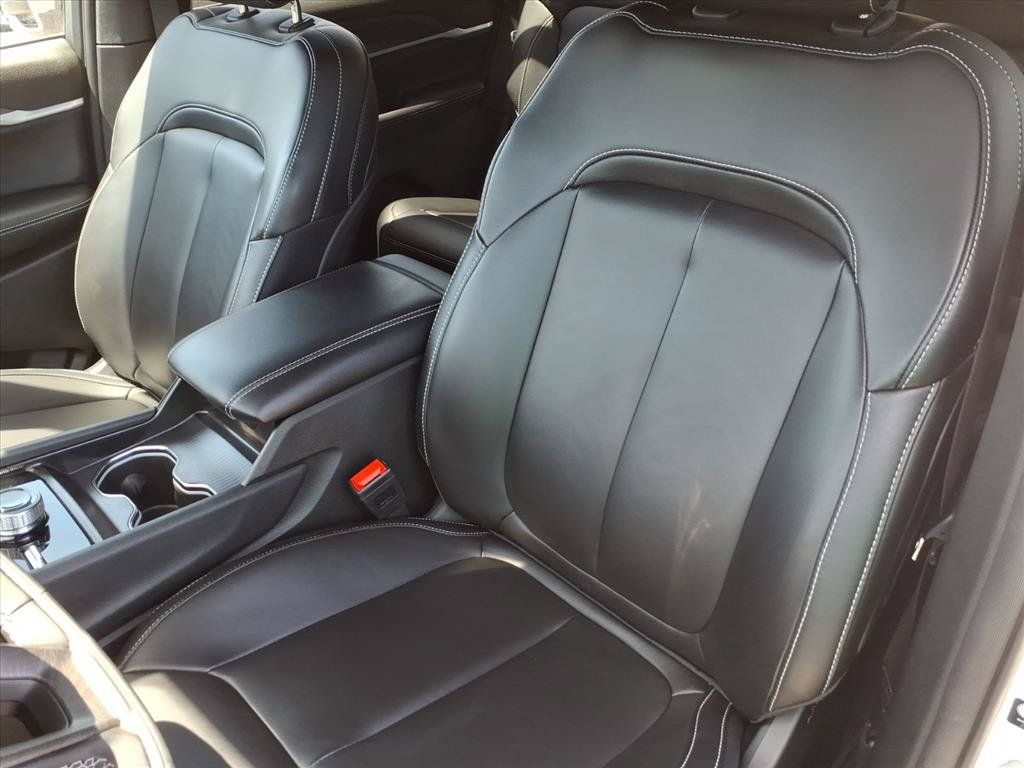 Used 2025 Jeep Grand Cherokee Limited AWD/4WD image 18