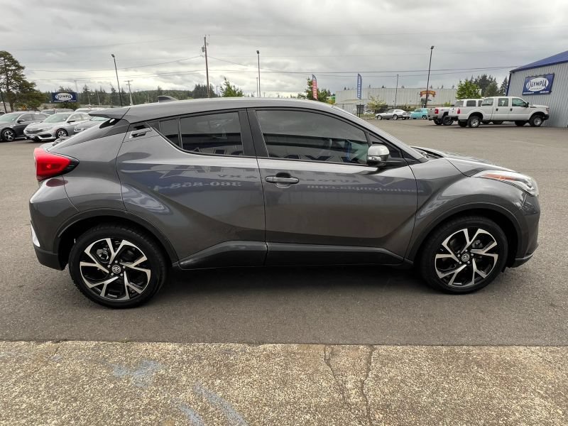 Used 2021 Toyota C-HR XLE FWD image 6