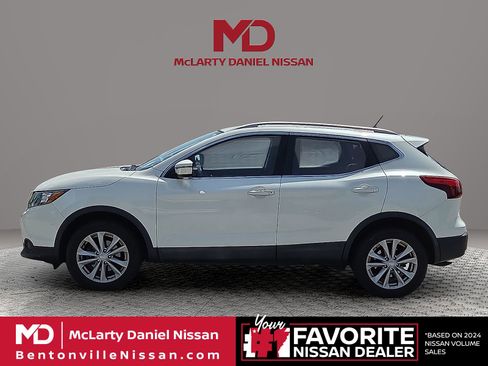 Used 2017 Nissan Rogue Sport SV AWD/4WD image 3