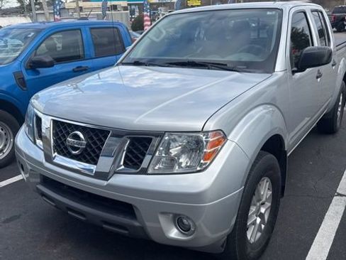 Used 2021 Nissan Frontier SV image 2