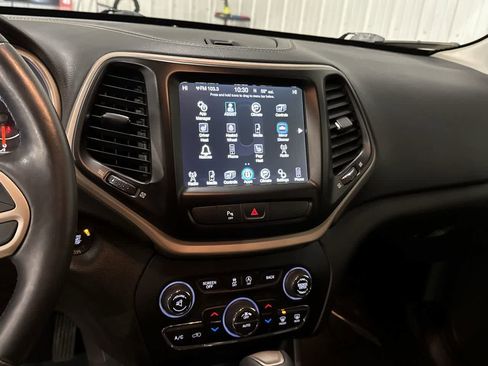 Used 2018 Jeep Cherokee Limited image 31