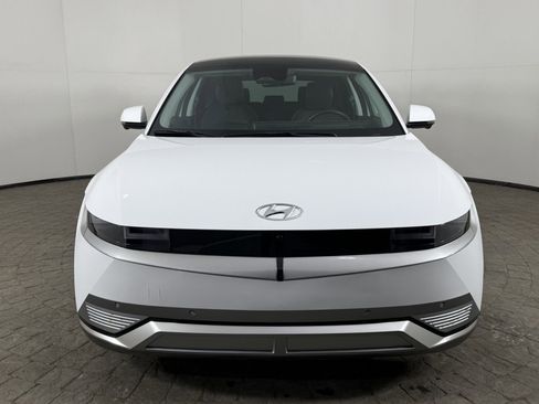 Used 2024 Hyundai Ioniq 5 Limited image 2