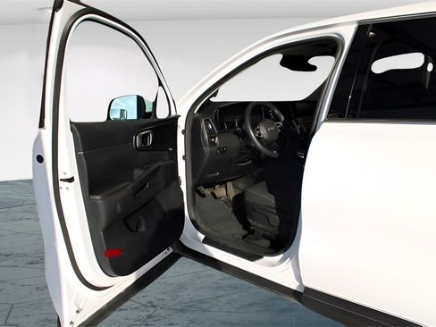 Certified 2022 Kia Sorento LX image 16