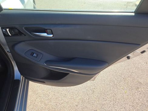 Used 2019 Toyota Avalon XLE w/ Moonroof Package image 10