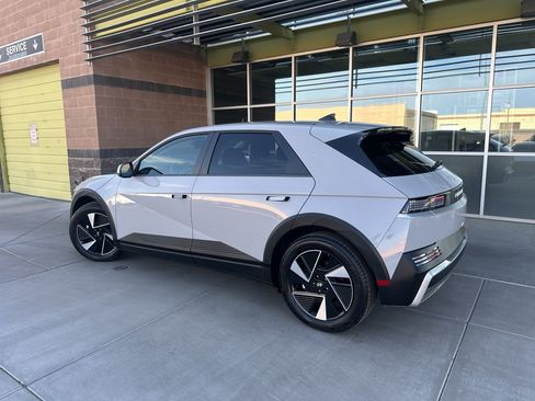 Used 2025 Hyundai Ioniq 5 SE RWD image 4