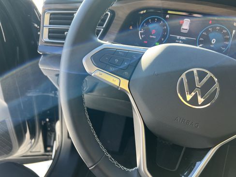 Used 2025 Volkswagen Atlas SE w/ Black Wheel Package image 18