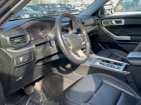 Used 2022 Ford Explorer XLT w/ Equipment Group 202A image 31