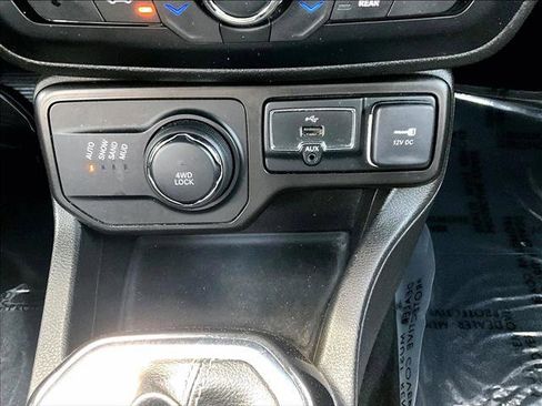 Used 2021 Jeep Renegade Latitude image 23