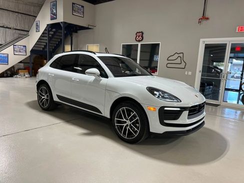 Used 2023 Porsche Macan Turbo image 55