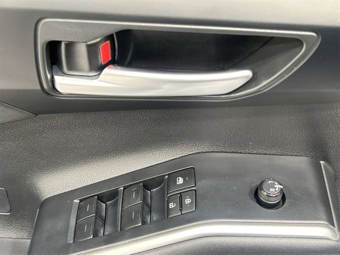 Used 2024 Toyota Highlander XLE image 13