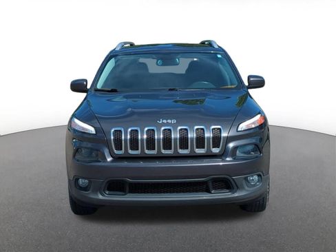 Used 2016 Jeep Cherokee Latitude w/ Cold Weather Group AWD/4WD image 9