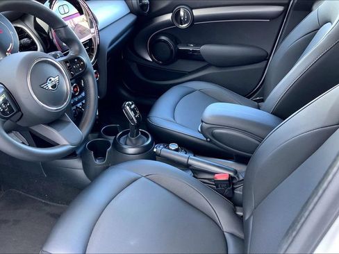 Certified 2024 MINI Cooper 4-Door Hardtop FWD image 19