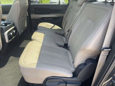 Used 2024 Ford Expedition Max Limited RWD image 10