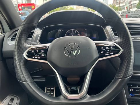 Used 2024 Volkswagen Tiguan SE R-Line AWD/4WD image 17