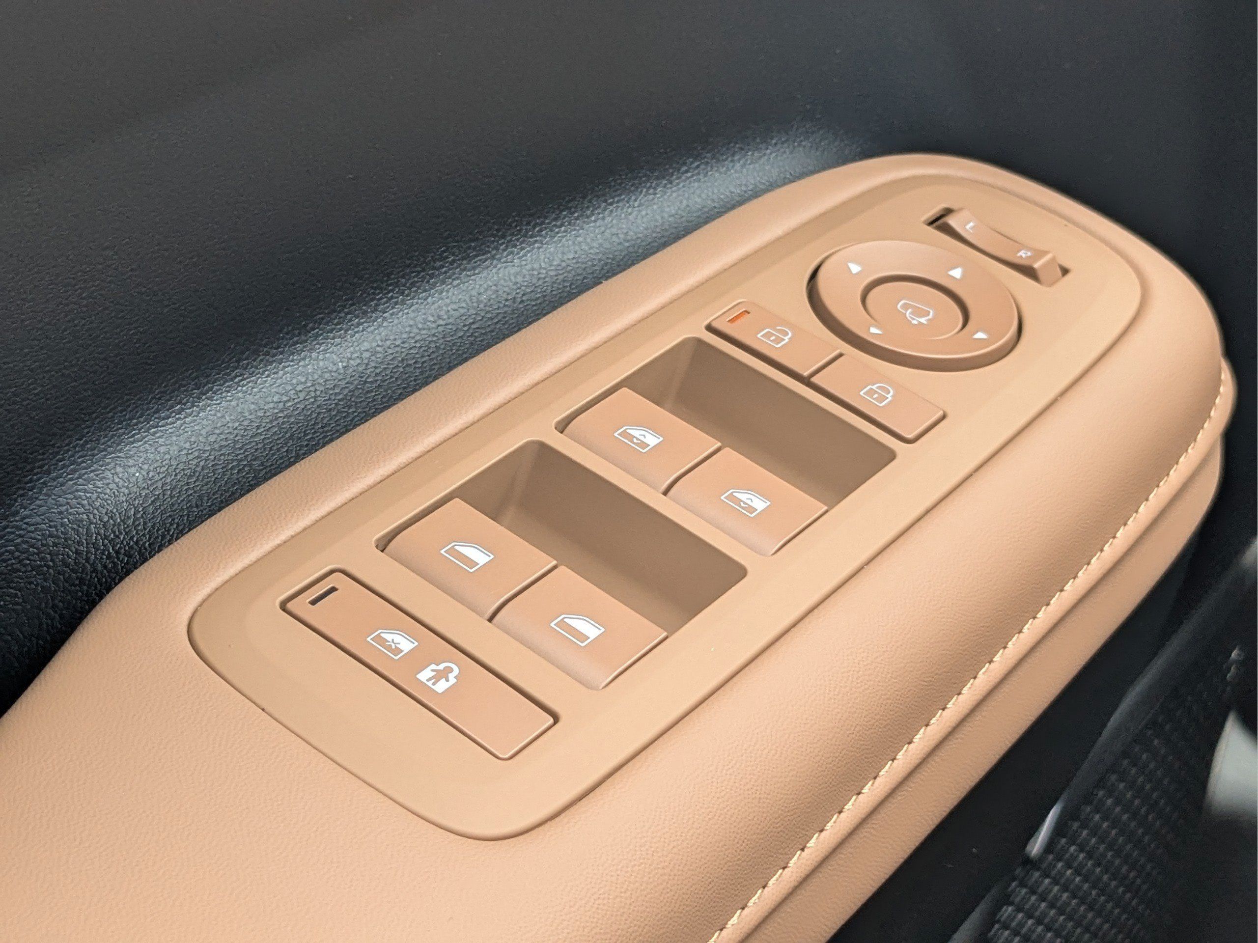 New 2027 Hyundai Santa Fe Limited FWD image 30