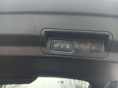 Used 2022 Ford Explorer XLT w/ Equipment Group 202A image 18