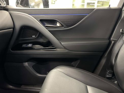 Certified 2025 Lexus LX 600 4WD w/ Luxury Package image 24