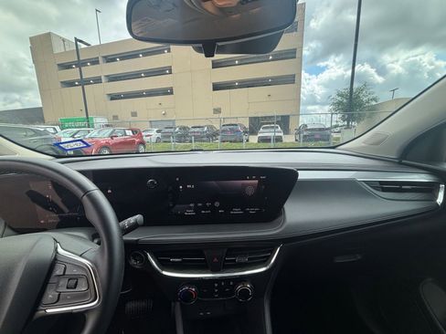 Used 2025 Buick Encore GX Preferred FWD image 32