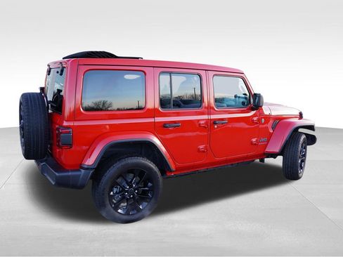 Certified 2025 Jeep Wrangler Unlimited Sahara w/ Safety Group image 5