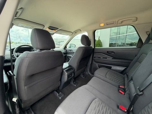 Used 2025 Nissan Pathfinder SV FWD image 19