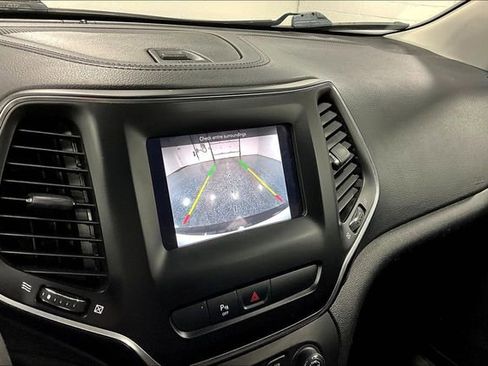 Used 2020 Jeep Cherokee Latitude Plus image 14