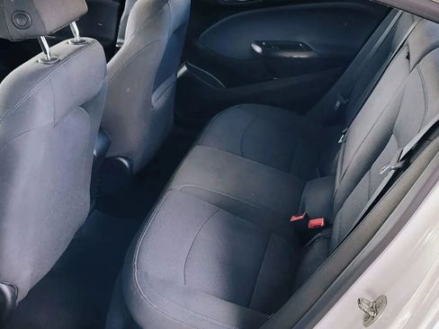 Used 2018 Chevrolet Cruze LT w/ Convenience Package FWD image 14
