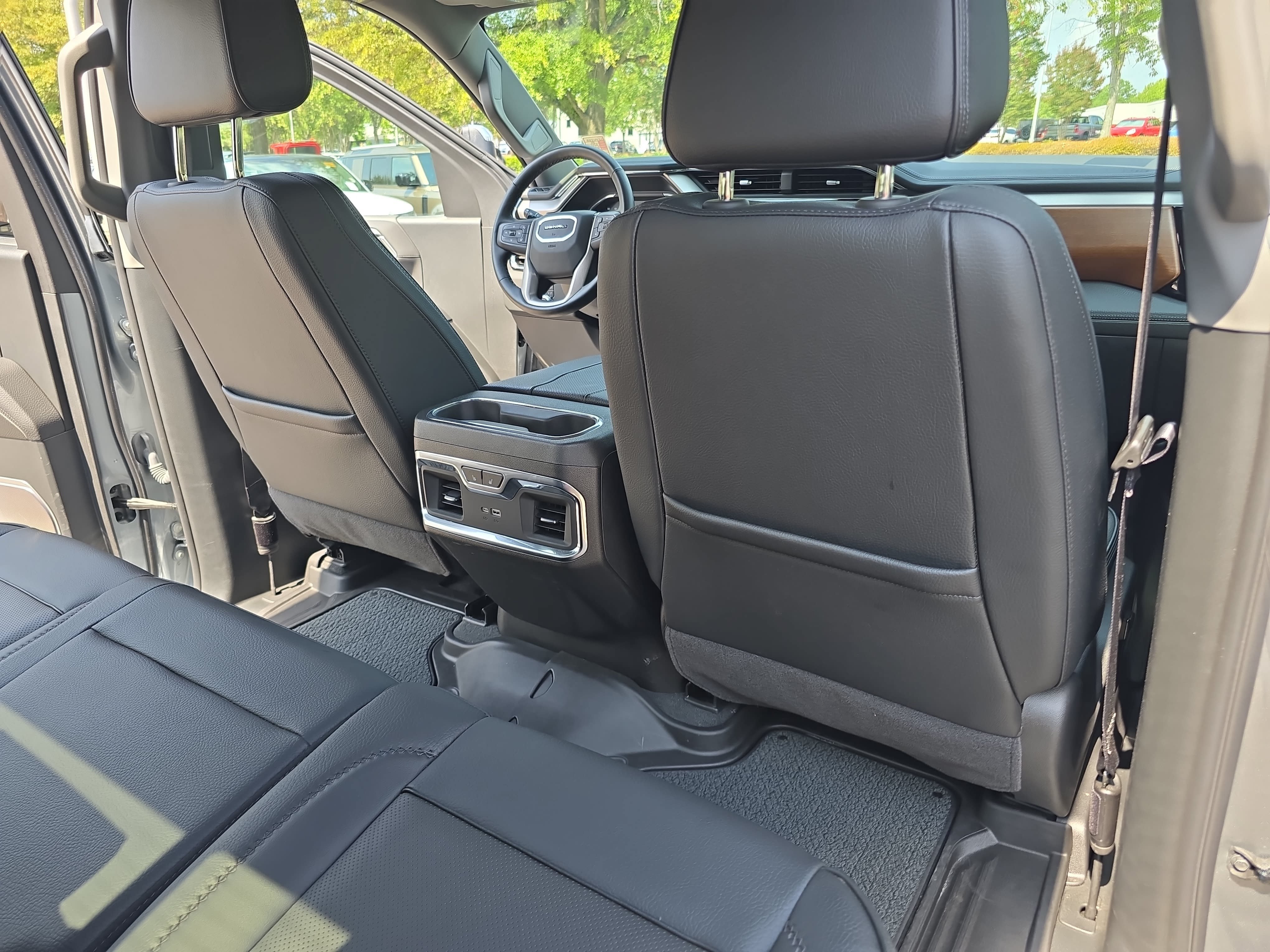 Used 2025 GMC Sierra 1500 Denali w/ Denali Reserve Package AWD/4WD image 11
