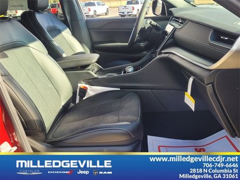 New 2024 Jeep Grand Cherokee L Altitude image 17